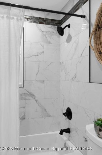 961 Front St, Tinton Falls NJ  07701-5615 exterior