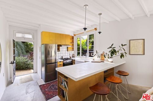 19751 Grand Vw Dr, Topanga CA  90290-3313 exterior