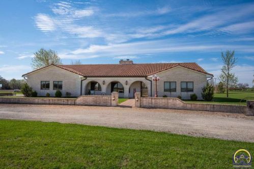 1129 C St, Osage City, KS 66523-8519