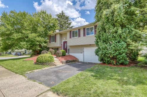 2437 Opal Ct, Darbydale, OH 43123-1128