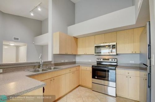 918 Villa Cir, Boynton Beach FL  33435-8921 exterior