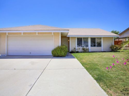 423 Garey Dr, Vista, CA 92084-3107