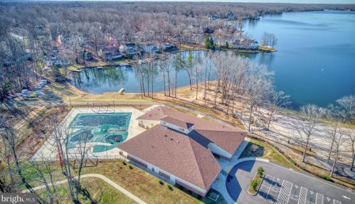 305 Harrison Cir, Locust Grove VA  22508-5256 exterior