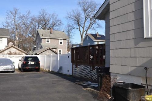 195 Oak St, Teaneck NJ  07666-3848 exterior