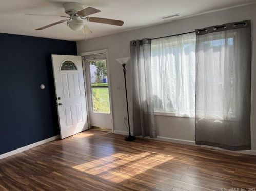 123 Indian Field Rd, Groton, CT 06340-4345