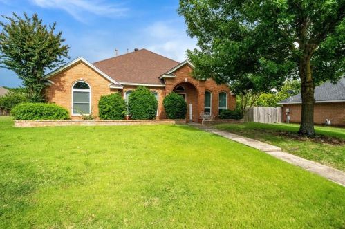 823 Fox Glen Cir, Lancaster, TX 75146-2840