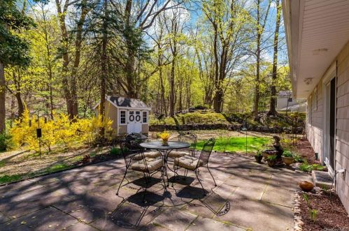 27 Fountain Rd, Briarcliff NY  10510-2234 exterior
