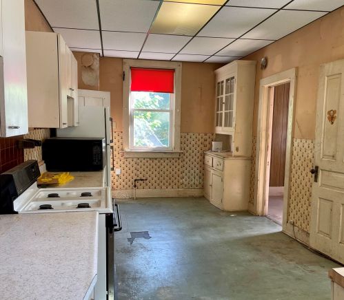 1628 37, Milwaukee WI 53208-1809 exterior