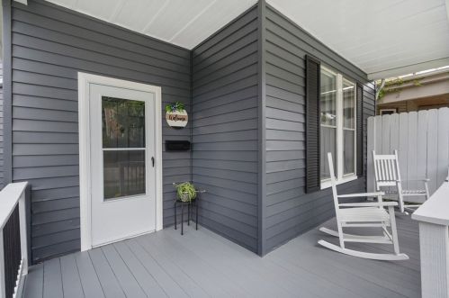 121 2nd St, Jeannette, PA 15644-3324