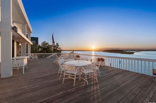 156 Dune Rd, West Hampton Beach, NY 11978-3003