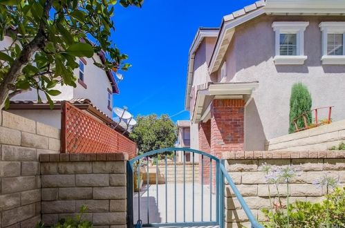 24008 Mariposa Pl, Santa Clarita CA  91354-1880 exterior