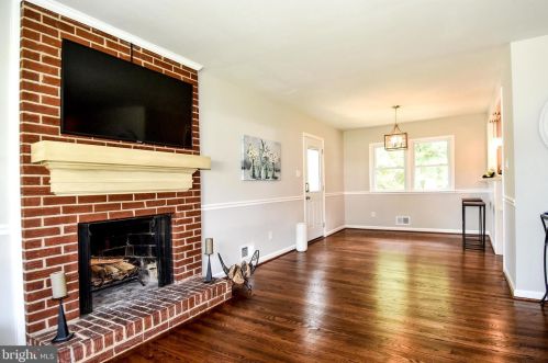 8913 Lagrange St, Lorton VA  22079-1626 exterior