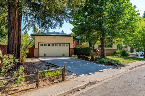 195 San Jacinta Dr, Ukiah, CA 95482-5647
