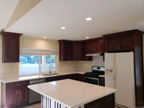 802 Appleridge Dr, Encinitas CA  92024-4701 exterior