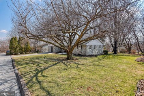 48 Valley Rd, Hummelstown PA  17036-9723 exterior