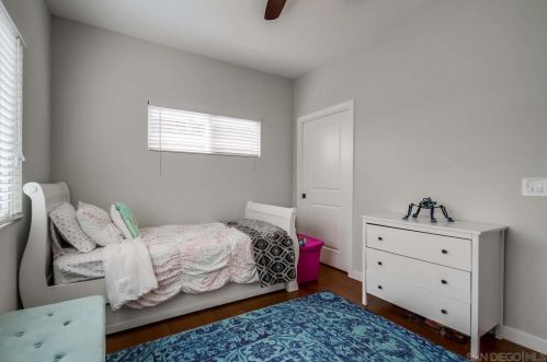 1760 La Playa Ave, San Diego CA 92109-6526 exterior