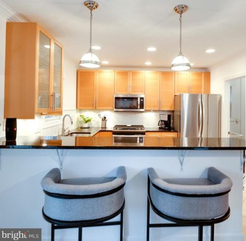 7003 Hickory Hill Rd, Falls Church VA  22042-3903 exterior