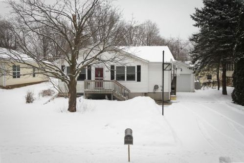 603 8th Ave, Iowa City, IA 52241-1904