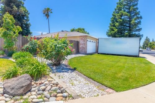 1088 Summit Way, Manteca, CA 95336-3817