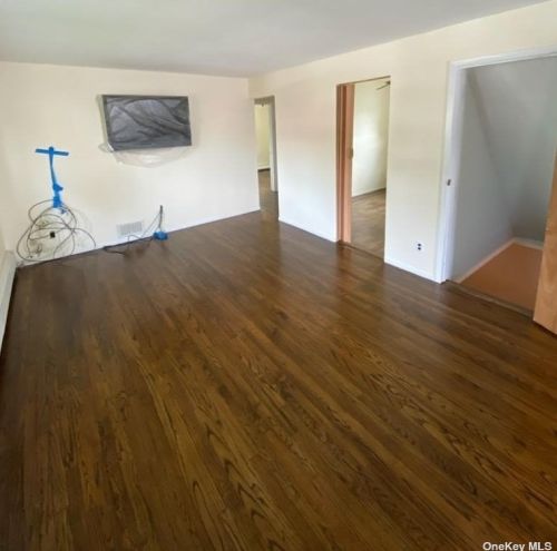 140 Booker Ave, Wheatley Heights NY  11798-4520 exterior