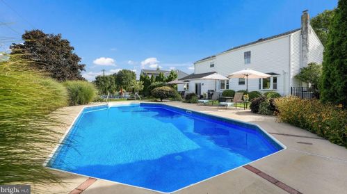 241 Barnsbury Rd, Langhorne, PA 19047-8105