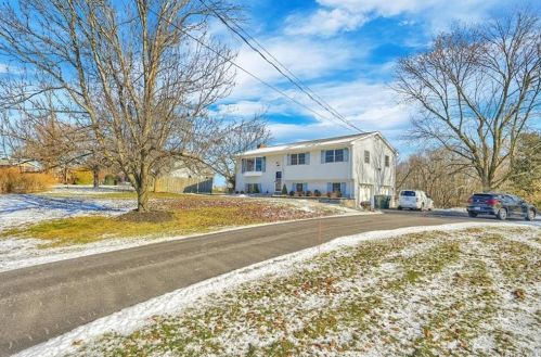 14 Hickory Dr, Camp Bell Hall, NY 10916-3326