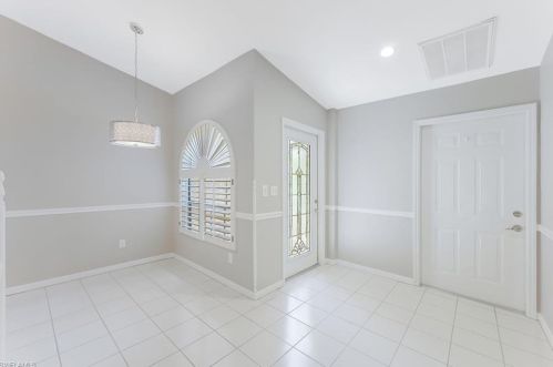 8057 San Vista Cir, Naples, FL 34109-7177