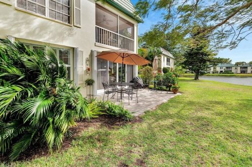 121 Bobolink Way, Naples FL  34105-2576 exterior