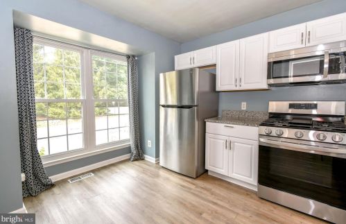 350 Hedgestone Ter, Leesburg VA 20176-4871 exterior