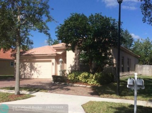 13317 15th Ct, Hollywood FL  33028-2727 exterior