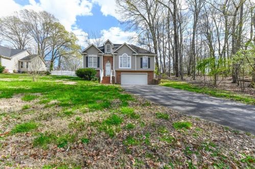244 Farrell St, Eden, NC 27288-3310