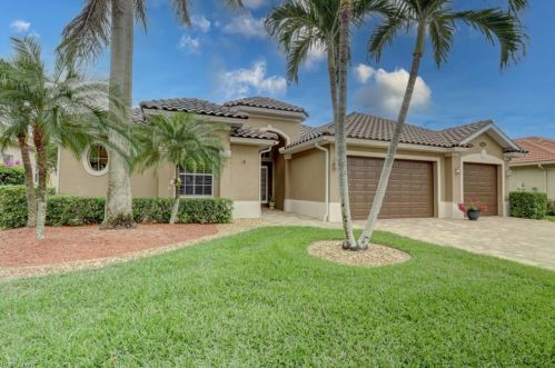14495 Jekyll Island Ct, Naples, FL 34119-4815