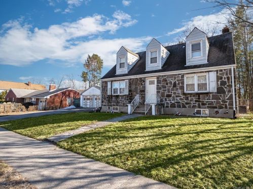101 Forbus St, Poughkeepsie, NY 12603-2705