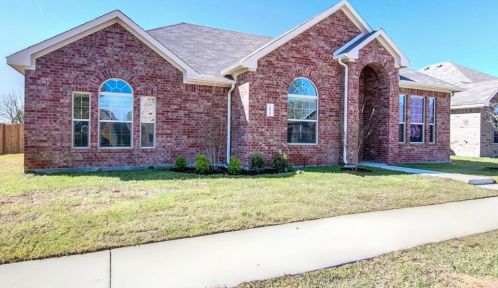 2020 Dyer St, Lancaster, TX 75146-7226