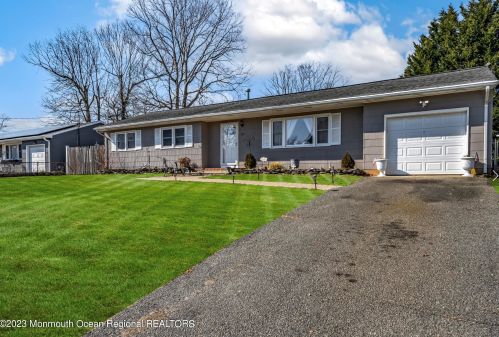 712 Weehawken Ave, Lacey, NJ 08731-1349