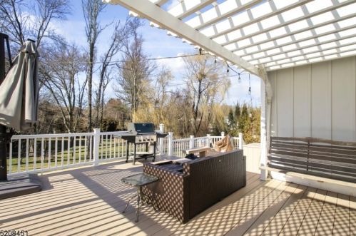 466 Bayberry Ln, Mountainside NJ  07092-1401 exterior