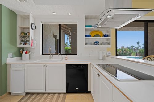 10111 Lakeview Dr, Rancho Mirage CA  92270-1474 exterior