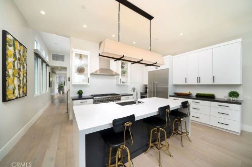 231 Seal Beach Blvd, Seal Beach CA  90740-2633 exterior