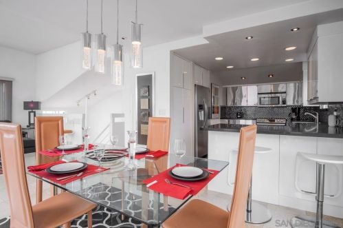 377 Longden Ln, Solana Beach CA  92075-2381 exterior