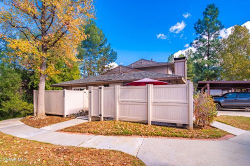 28759 Conejo View Dr, Calabasas, CA 91301-3376