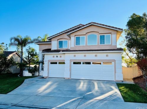 5 Corte Rivera, Lake Elsinore, CA 92532-0205