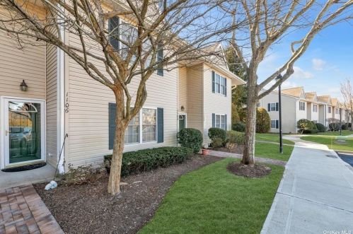 1106 Savoy Dr, Huntington Station, NY 11747-5280