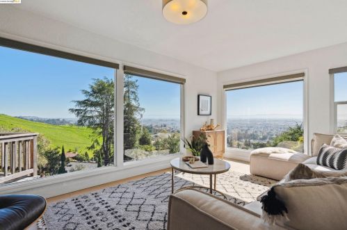 8017 Crest Ave, Oakland CA  94605-3611 exterior