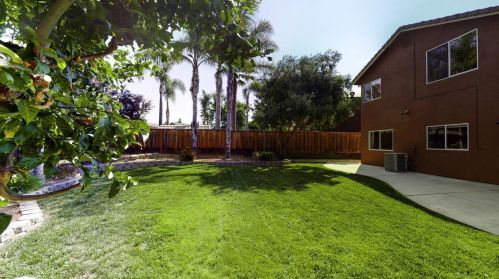 1550 Foxwood St, Hollister CA  95023-8048 exterior