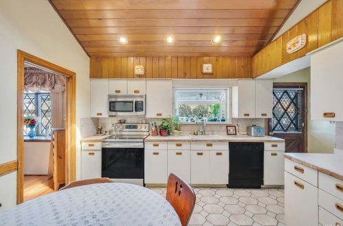 738 Salisbury Park Dr, Westbury NY  11590-5820 exterior