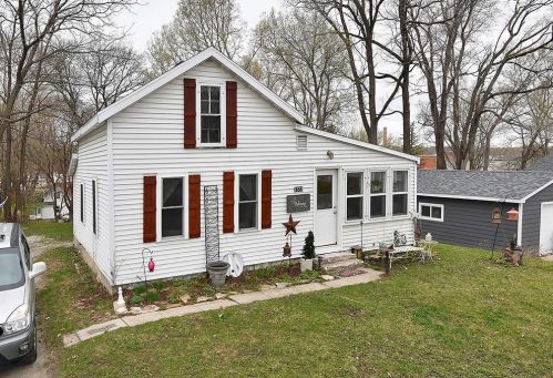 1322 1st Ave, Faribault, MN 55021-3017