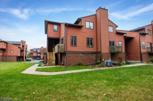 115 Village Cmns, Flemington, NJ 08822-1732