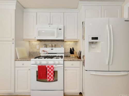 6569 Pinion St, Calabasas CA  91377-1212 exterior