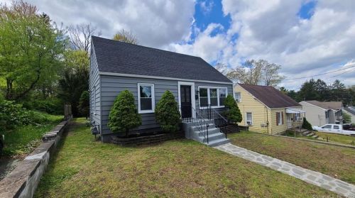 100 Raymond St, Waterbury, CT 06706-2132
