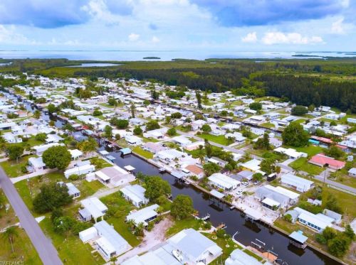 4743 Sandpiper Dr, Saint James City FL  33956-2810 exterior